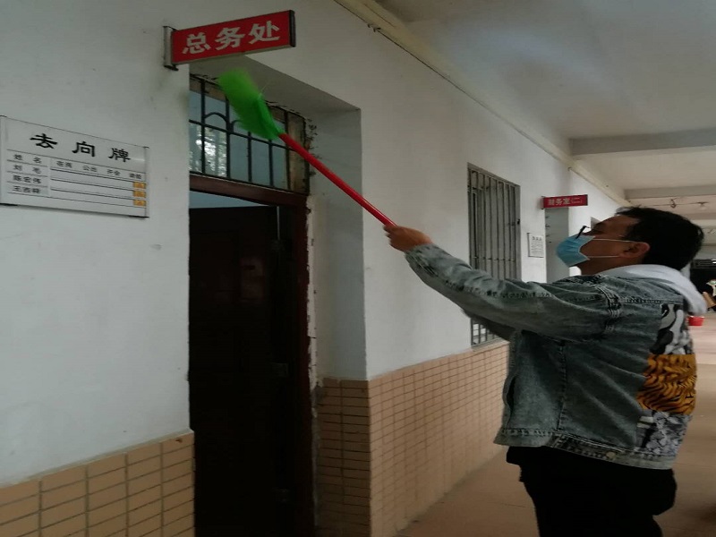 参加卫生活动  南师人在行动