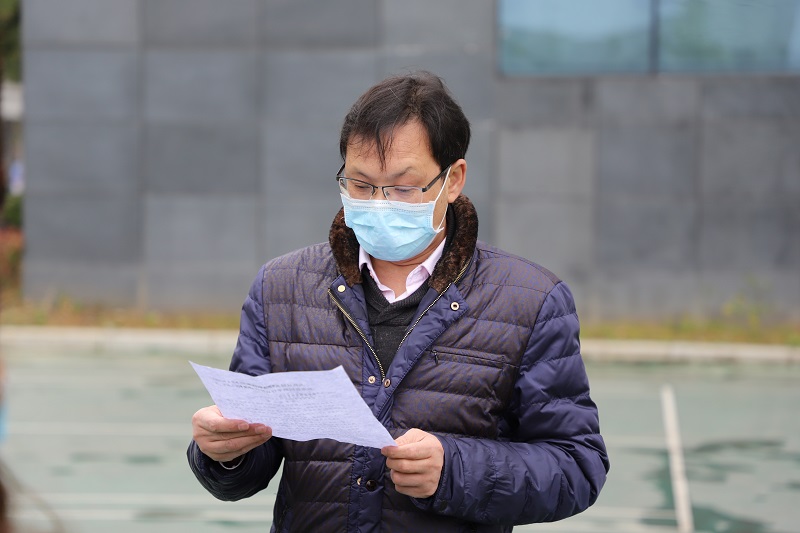 今天哀悼日，我们降半旗致哀